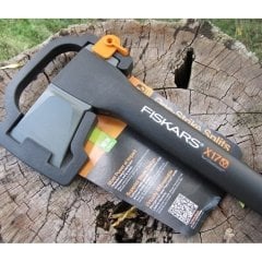 Fiskars X17 Yarma Baltası 122463 Model Balta Kılıflı